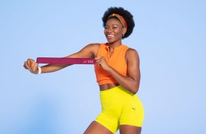 Trening FBW z mini band: nogi i pośladki