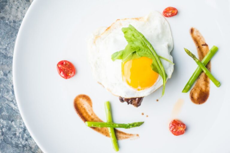 Dieta keto: mity i prawdy. Co działa, a co szkodzi? Poznaj opinię eksperta