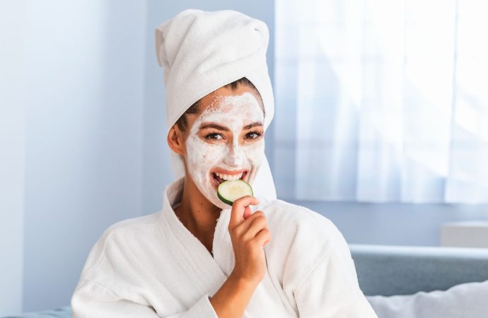 Domowe maseczki, peelingi i toniki – naturalne kosmetyki, które zrobisz sama
