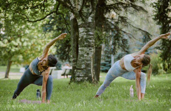 Co to jest joga i co daje? Zobacz, jak wpływa na zdrowie i samopoczucie