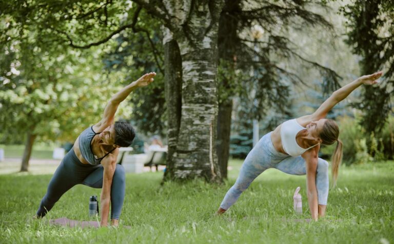 Co to jest joga i co daje? Zobacz, jak wpływa na zdrowie i samopoczucie