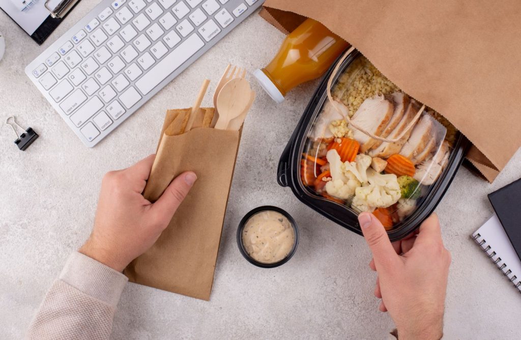 Catering dietetyczny – wady i zalety. Czy dieta pudełkowa jest zdrowa?