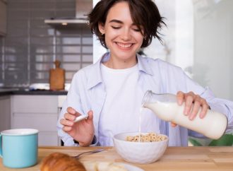 Mleko na zdrowie? Ekspert zdradza, co warto wiedzieć. Fakty mogą zaskoczyć