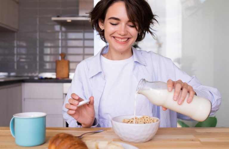 Mleko na zdrowie? Ekspert zdradza, co warto wiedzieć. Fakty mogą zaskoczyć