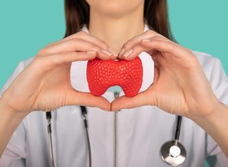 Jakie produkty wspomagają i osłabiają tarczycę? Zobacz, co radzi ekspert