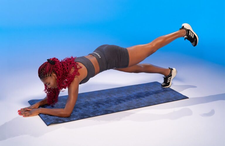 Trening nóg i pośladków bez sprzętu