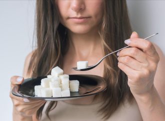 Jak cukier wpływa na organizm? Poznaj fakty i mity oraz zdanie eksperta
