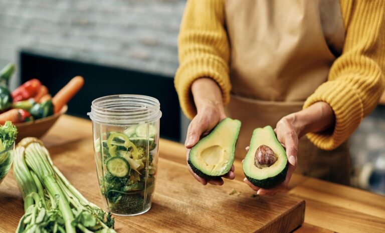 Dieta dla tarczycy: co jeść, a czego unikać, by ją naturalnie wspierać?