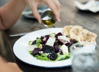 Jak zadbać o zdrowe tętnice przy pomocy diety? Co jeść, a czego unikać?