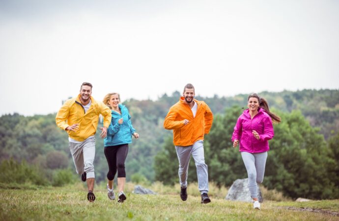 Social fitness: aplikacje i trend, które łączą sport oraz… spotkania towarzyskie