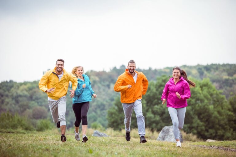 Social fitness: aplikacje i trend, które łączą sport oraz… spotkania towarzyskie