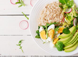 Diety low carb – zasady, fakty i mity. Zobacz, jaka jest opinia dietetyka