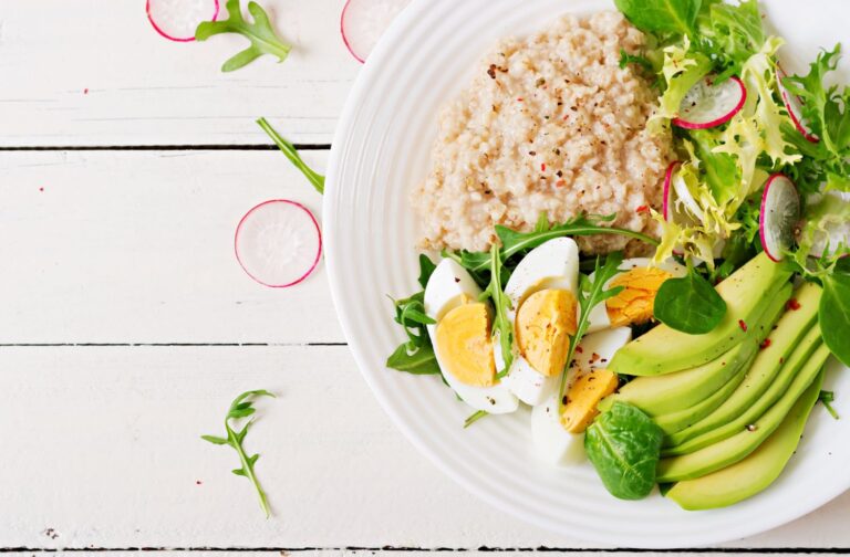 Diety low carb – zasady, fakty i mity. Zobacz, jaka jest opinia dietetyka
