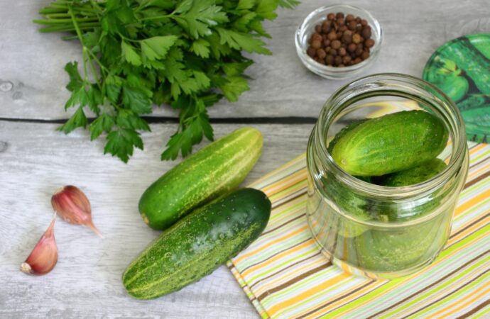 Fermentowana żywność: kiszonki, jogurt, kimchi. Dlaczego warto je jeść?