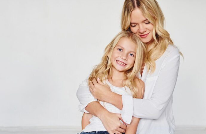 Mindful parenting w erze technologii. Jak wychowywać dzieci z uważnością?