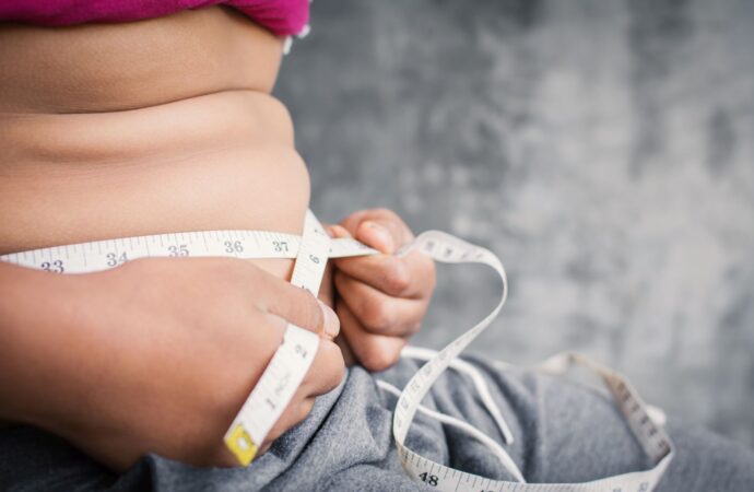 Otyłość brzuszna u kobiet i mężczyzn: jak zrzucić brzuch piwny?