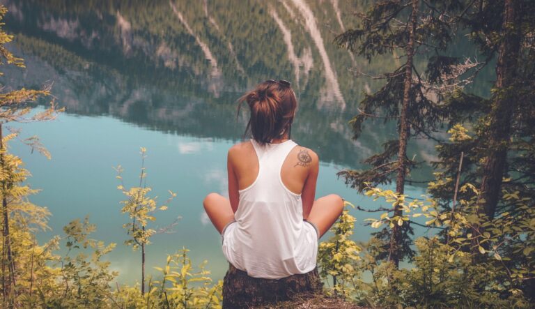 Wellness rewilding — powrót do natury. Obozy przetrwania terapią na stres?