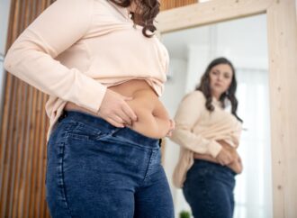 Tkanka tłuszczowa trzewna a wystający brzuch. Co robić? Rady dietetyka