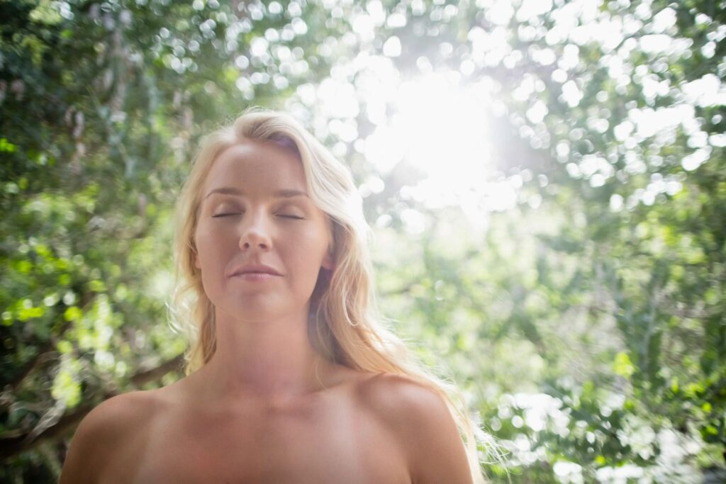 Wellness rewilding — powrót do natury. Obozy przetrwania terapią na stres?