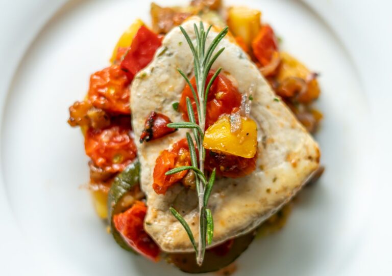 Dorsz duszony z warzywami i ziemniakami. Szybki obiad na niedzielę (i nie tylko)