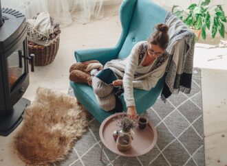 Dom jako przestrzeń dobrostanu – jak urządzić wnętrze, które wspiera zdrowie psychiczne? Sprawdzone sposoby