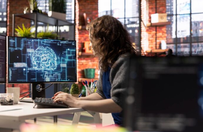 Jak korzystać z AI w pracy, by nie zatracić siebie? Przewodnik świadomego użytkownika