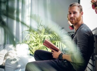 Kultura i wellbeing na koniec wakacji: książki, seriale i wydarzenia, które przedłużą lato. Zobacz nasze propozycje