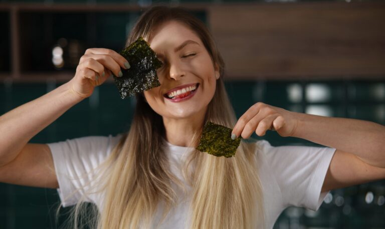Nowe superfoods: grzyby adaptogenne, moringa i algi. Czy naprawdę są super?