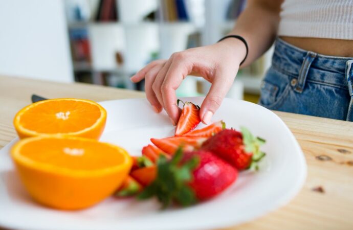 Insulinooporność a dieta: co jeść, czego unikać? Eksperckie porady dietetyka