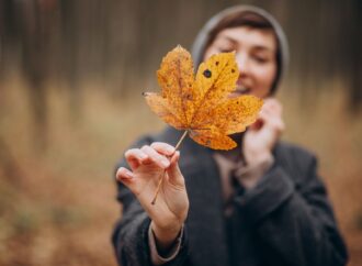 Jesienna chandra – jak przetrwać spadki nastroju i odzyskać energię? Sprawdź!