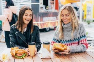 5 produktów, które szkodzą tętnicom. Czy masz je na talerzu? Rady dietetyka