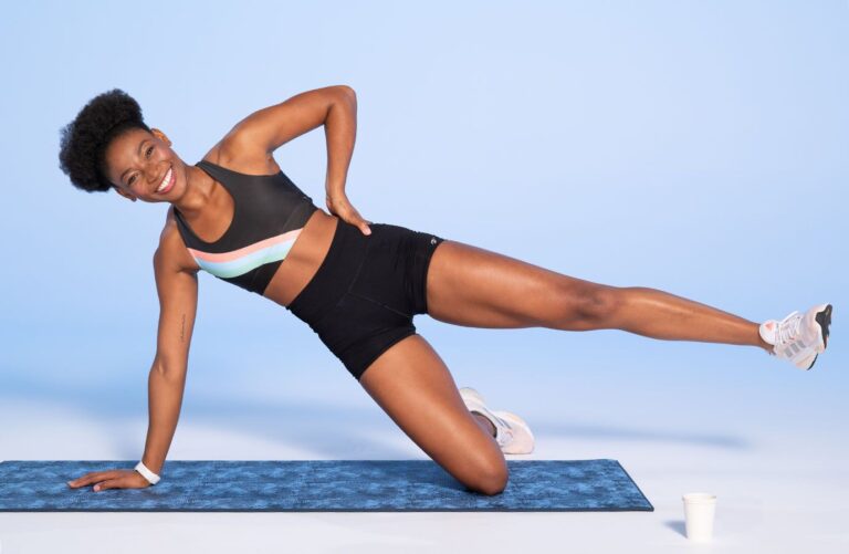 Szybki trening NÓG I POŚLADKÓW bez sprzętu – trening na pupę, nogi i uda