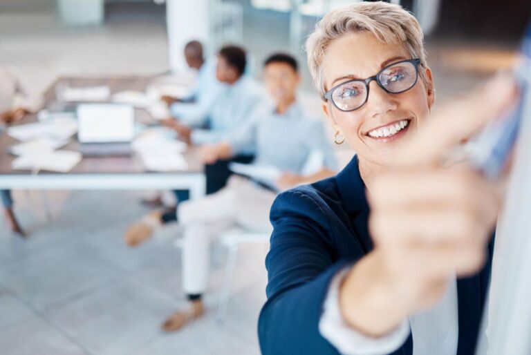 ADHD w pracy: wada czy supermoc? Jak neuroatypowość może wspierać kreatywność, produktywność i zarządzanie projektami