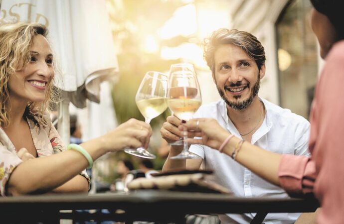 NoLo, czyli No and Low Alcohol. Jak smakuje toast bez kaca? Testujemy trendy