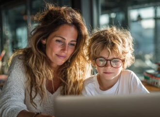 Dzieci i młodzież a sztuczna inteligencja: zagrożenia i bezpieczne granice. Jak wprowadzać młodych w świat AI?