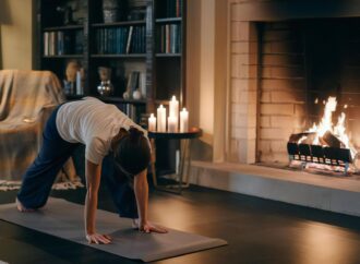Lekkie ćwiczenia przed snem, które pomogą Ci się wyciszyć i dobrze spać