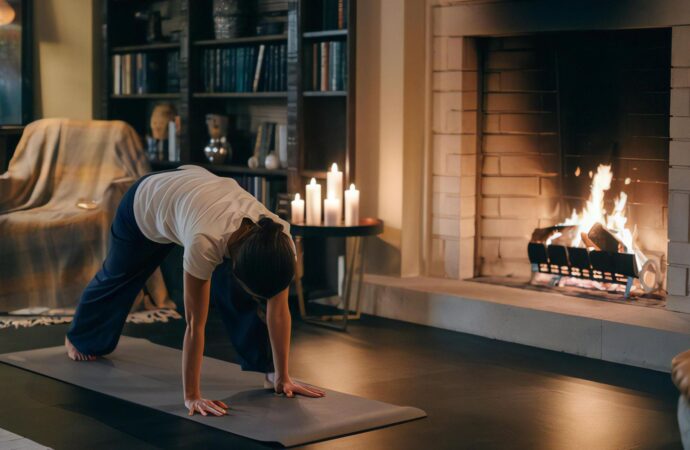 Lekkie ćwiczenia przed snem, które pomogą Ci się wyciszyć i dobrze spać