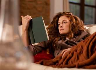 Odkryj książki idealne na długie jesienne wieczory. Kultura i wellbeing