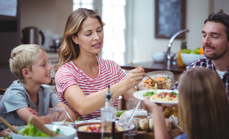 Wysoki cholesterol – co jeść, by go obniżyć? 10 produktów z listy dietetyka