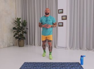 Trening ABS na stojąco: na płaski brzuch w domu