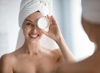 Odbudowa bariery hydrolipidowej skóry: kosmetyki i strategie pielęgnacyjne
