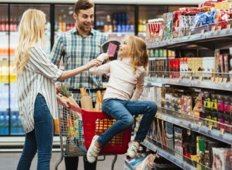 Tego nie kupuj w Biedronce! Zobacz 5 produktów, które odradza dietetyk