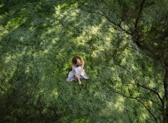 Lasoterapia i leśne kąpiele. Jak kontakt z naturą przywraca równowagę