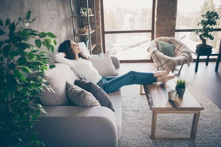 Minimalizm w życiu: zobacz, jak uprościć codzienność i zyskać spokój