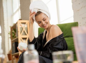 Świadoma pielęgnacja. Jak wybierać naturalne kosmetyki, które działają?