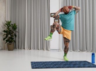 Trening ABS na stojąco: na płaski brzuch w domu