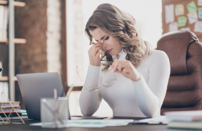 Zasada 90 sekund. Prosty sposób na przetrwanie emocjonalnej burzy i stresu