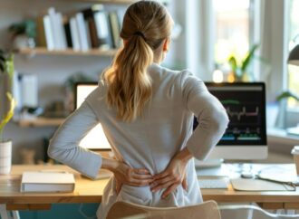 Co zrobić, gdy bolą plecy? Treningi i ćwiczenia na kręgosłup, które pomagają  