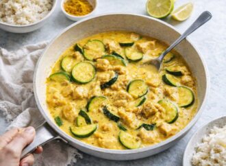 Szybkie i proste curry kokosowe. Prosty obiad Low Carb (także w wersji wege)