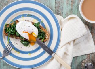 Jajka po florencku w wersji fit. Pomysł na szybkie śniadanie na ciepło Low Carb
